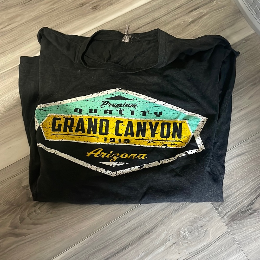 MENS GRAND CANYON TSHIRT ONLY WORE A FEW TIMES
